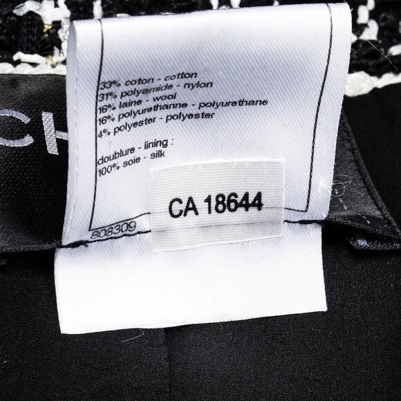 Chanel Bouclè Fantasy Tweed Planisphere Black White Short Jacket - Picture 15 of 16